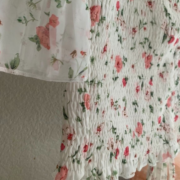 Super cute white flower dress. - Picture 5 of 6